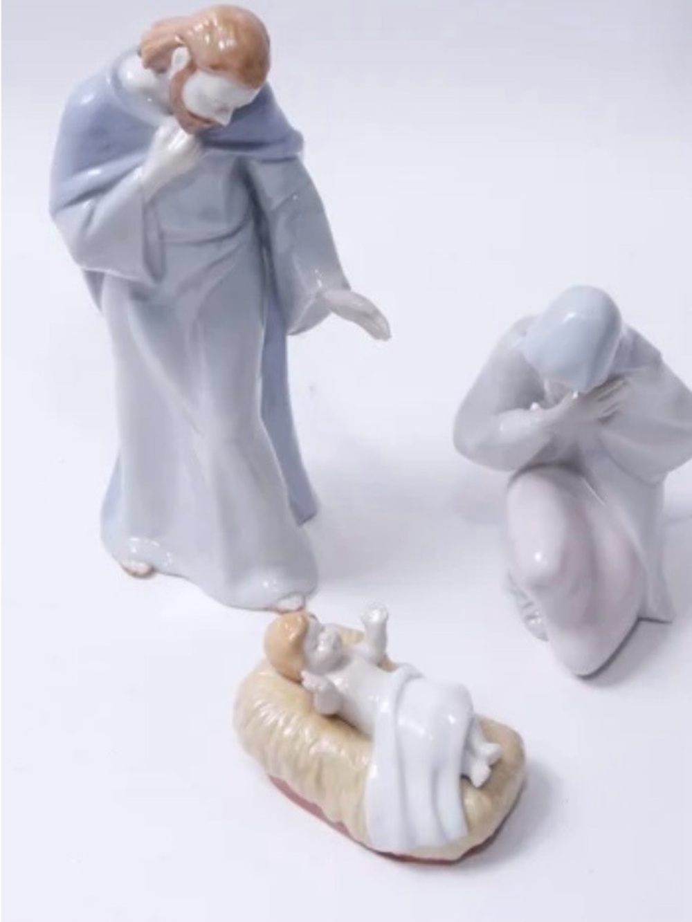 Avon Blessed Family Bethlehem Nativity Figurines Vintage - Picture 8 of 8
